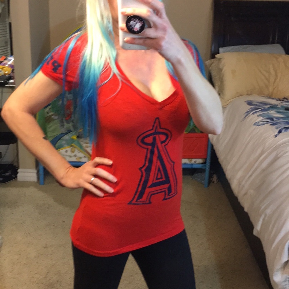 Great cond VS PINK Angels v neck shirt